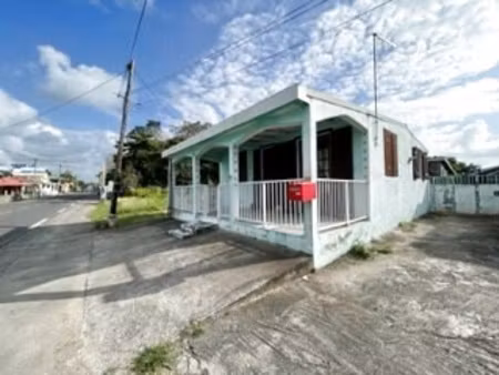 maisons de 95m2 à acheter 248000 eur à anse-bertrand (bourg) -