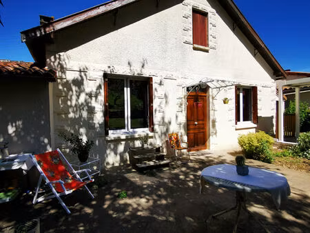 maison de ville à civray proche des commerce