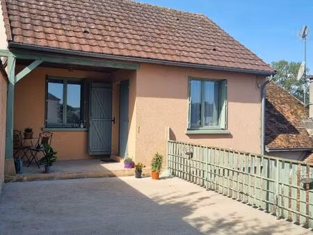 investissement locatif  maison de ville 54m2 plain-pied  1chb  cour et garages