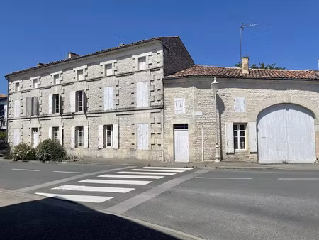 vente maison 9 pièces 249 m² à matha (17160)  250 000 €