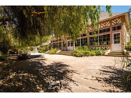 moulin historique avec habitation  gîtes et salle de réception