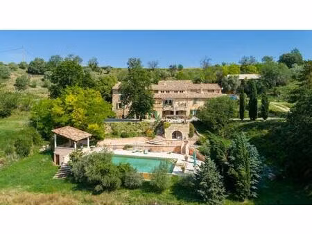 domaine de 82 hectares d'un seul tenant en haute provence