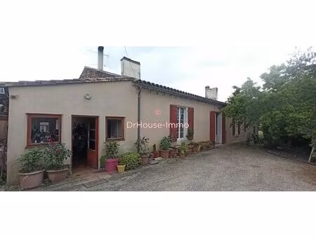 seyches  maison en pierres de plain-pied  4 chambres  dépendances avec 5000m² de terrain