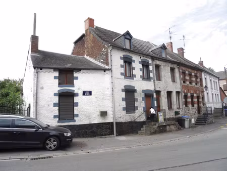 maison semi-individuelle en pierres et briques au coeur de l