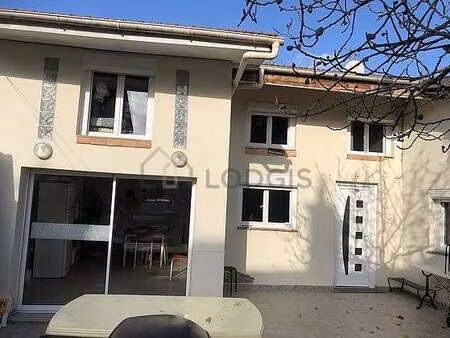 maison individuelle 3 chambres meublée avec terrasse