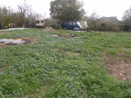 terrain borné de 1278m² à fleix