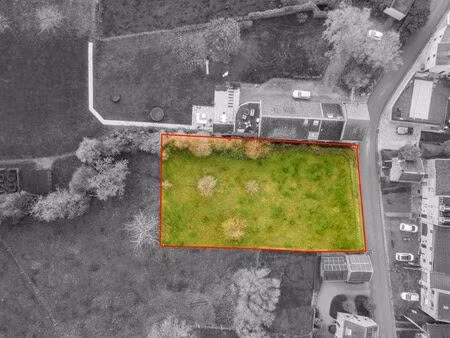 beau terrain constructible dans le centre d'hermanne