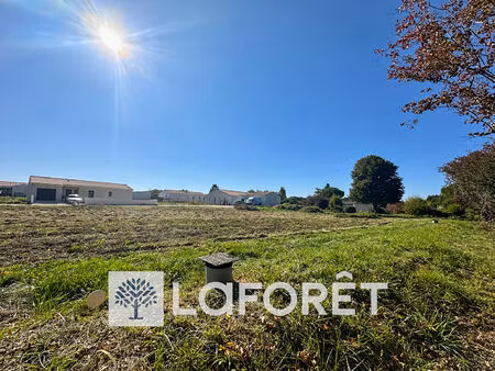 avec accès à pied aux commerces et écoles  terrain à bâtir viabilisé en charente-maritime 