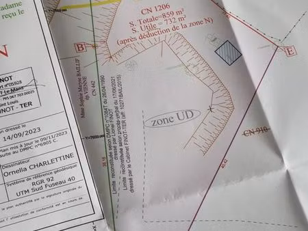 vend terrain constructible de 732m2