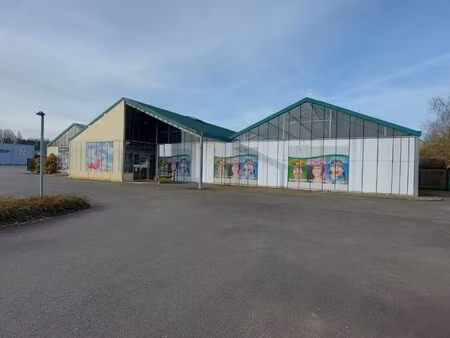 à louer local commercial 1 000 m² – 4 000 € |flers