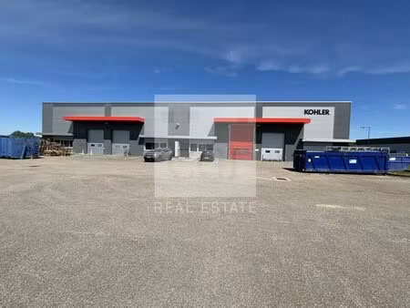 location commerce 2243 m² à dagneux (01120)