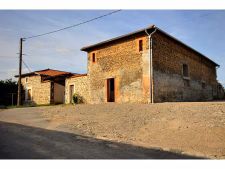 corps de ferme environ 139 m² habitable  dépendances et 7 113 m² de terrain