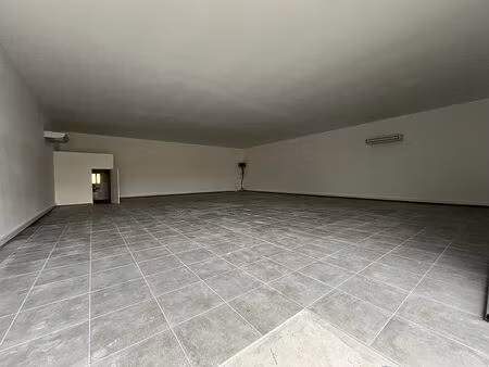 location commerce loriol sur drome 259 m²