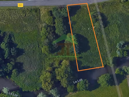 à châteaudun  terrain de loisir au bord du loir