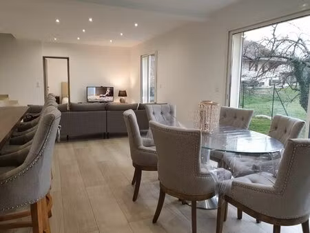 location maison 5 pièces 130 m² à saint-cergues (74140)