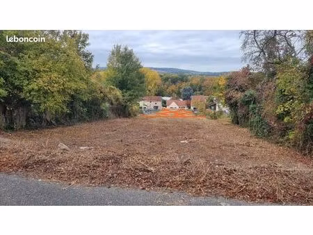 terrain 1 040 m² presles