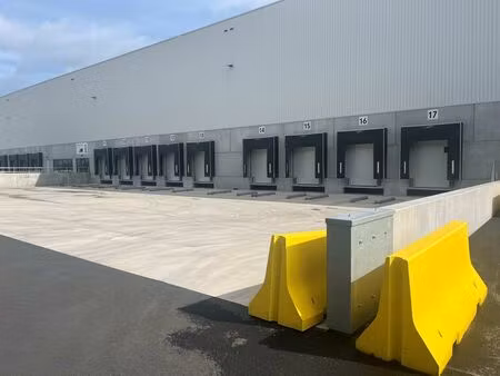 nouveau bâtiment logistique à louer à zele