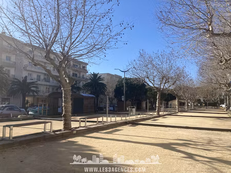 centre de cavalaire - grand studio 32m2 + parking .