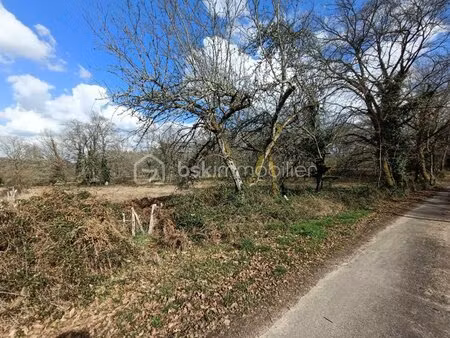 terrain de 1 633 m² à larzac