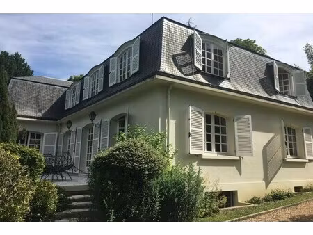 le galle leader de l'ouest parisien : elégante villa mansart sur terrain de 1500 m².triple