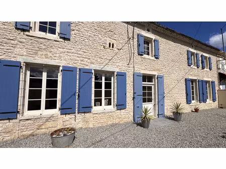 maison de village 221 m²