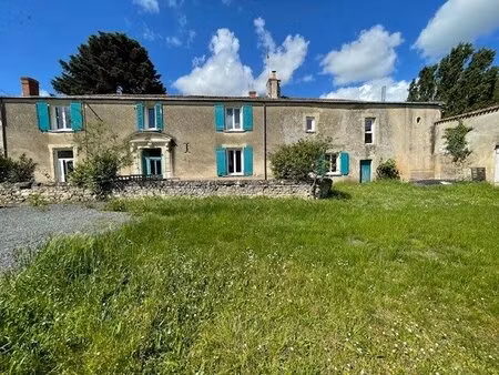 propriete avec dependances entre montreuil-bellay et thouars