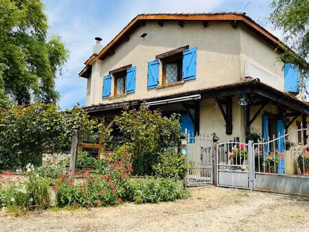 en campagne maison avec grande dépendance attenante et jardin