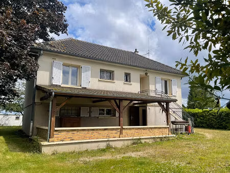 pavillon jaulges de 140 m2 comprenant 7 pièces et 4 chambres avec 2710 m2 de terrain