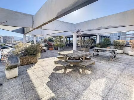 vente local commercial 110 m2 à mandelieu-la-napoule