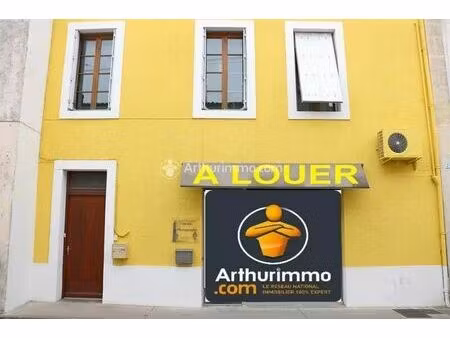 location local commercial 98 m2 à matha