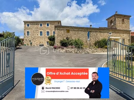 corps de ferme de 350 m² à lemps