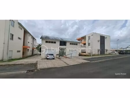 local d'activités de 74 m² à lamentin