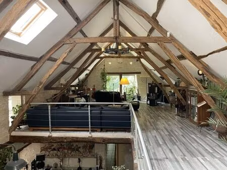 grange rénovée de 148 m2 au calme proche d'une rivière