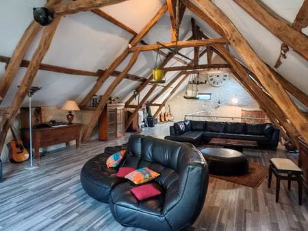 une grange de caractère rénovée  non loin d'un cours d'eau