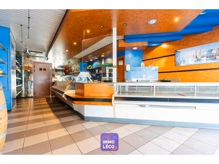 maison de commerce avec habitation et jardin  en plein cent