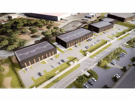 location local d'activités 770m2 signes 83870 - 6738 € - surface privée