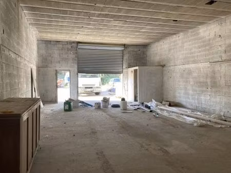 location local commercial 150m2 saint-laurent-de-la-salanque 66250 - 900 € - surface privé