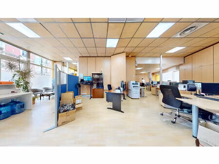 local commercial puteaux 156 55 m2