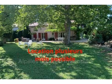 villa de luxe de 3 chambres en location sénas  provence-alpes-côte d'azur