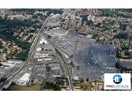 local commercial 1 200 m²