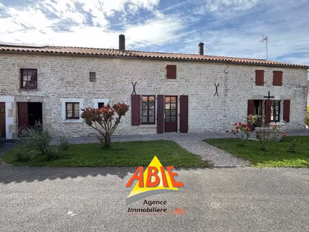 vente maison 7 pièces 139 m² saint-pierre-le-vieux (85420)