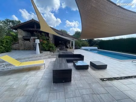 propriété 6 pièces 260 m²