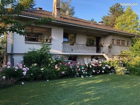 propriété 8 pièces 300 m²