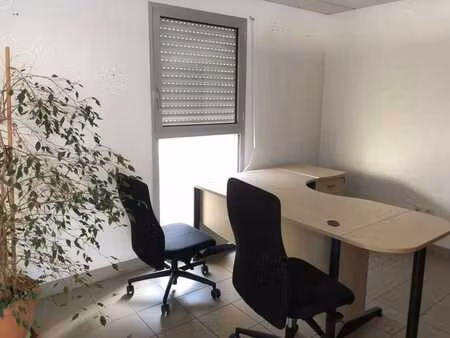 location commerce 57 m² à quimper (29000)