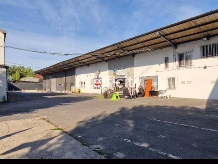 local commercial 30 pièces - 2000 m²