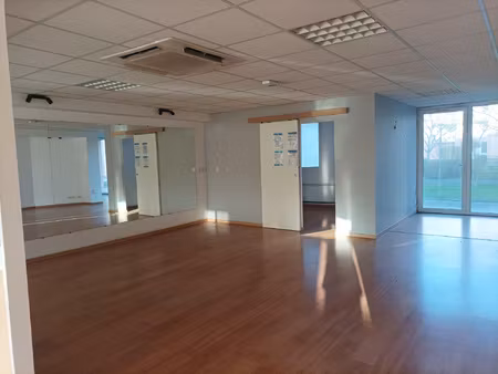 local commercial ou professionnel 144 m2