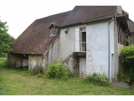 agréable maison ancienne à terminer de rénover dans le couchois sur 780 m² de terrain clos