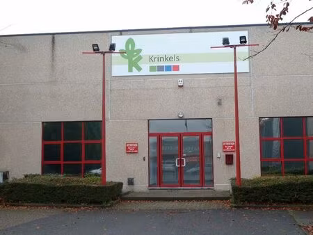 entrepot + surface de bureaux a louer