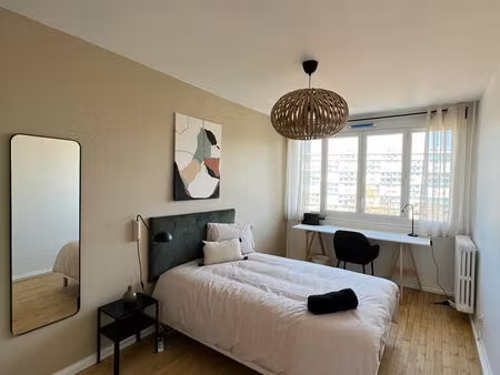 location appartement 5 pièces 100 m² à bron (69500)