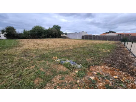 terrain viabilisé au calme au fond d'une impasse